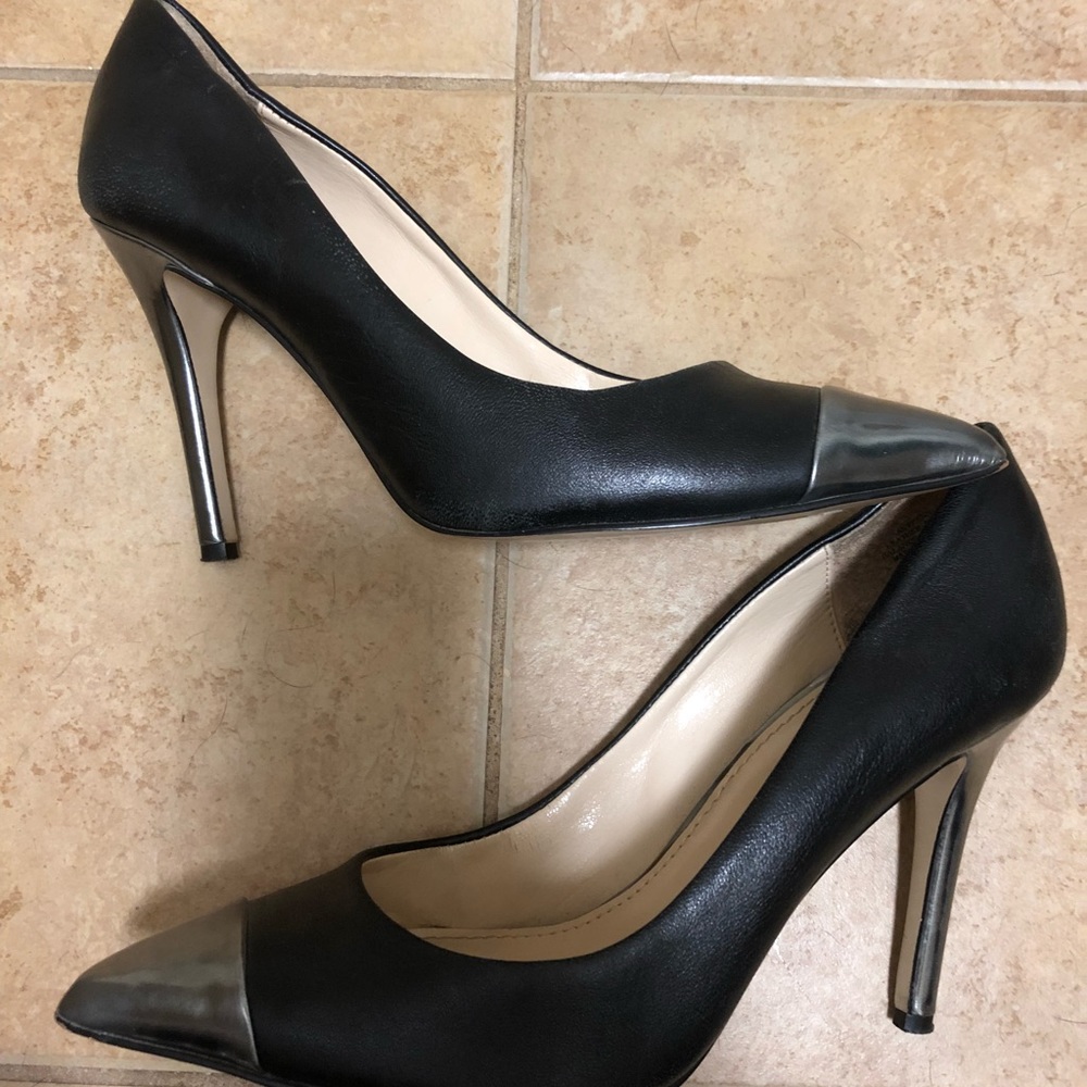 8.5m  Leather pointy toe Pumps- Black/silver Toe